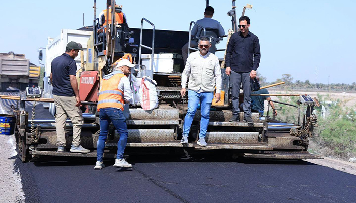 مشروع إكساء ثلاثة طرق رئيسة