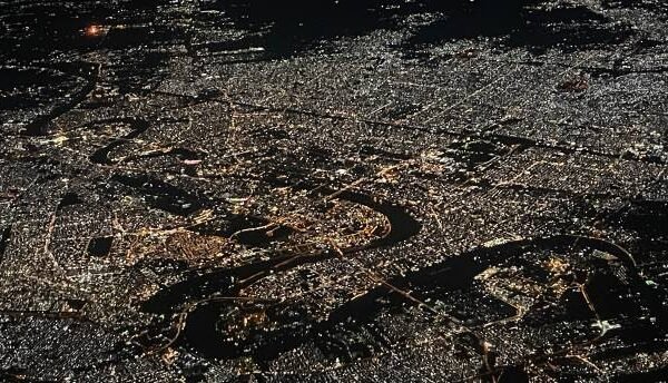 Luchtfoto van Bagdad in de nacht