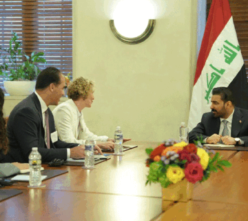 لقاء رئيس الوزراء مع ممثلي مصرف جي بي مورغان 