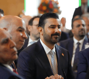 رئيس الوزراء علي فالح الزيدي خلال مراسم توقيع اتفاقيات اقتصادية في واشنطن 
