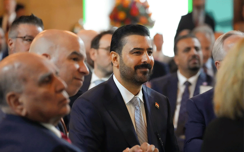 رئيس الوزراء علي فالح الزيدي خلال مراسم توقيع اتفاقيات اقتصادية في واشنطن