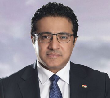 المتحدث باسم الحكومة العراقية حيدر العبودي في صورة رسمية 