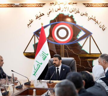 رئيس الوزراء يؤكد دعم الحكومة لديوان الرقابة المالية وهيئة النزاهة لتعزيز الرقابة وحماية المال العام