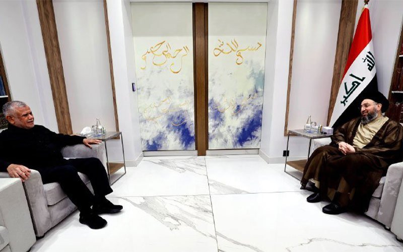 السيد عمار الحكيم وهادي العامري في لقاء رسمي بجانب العلم العراقي
