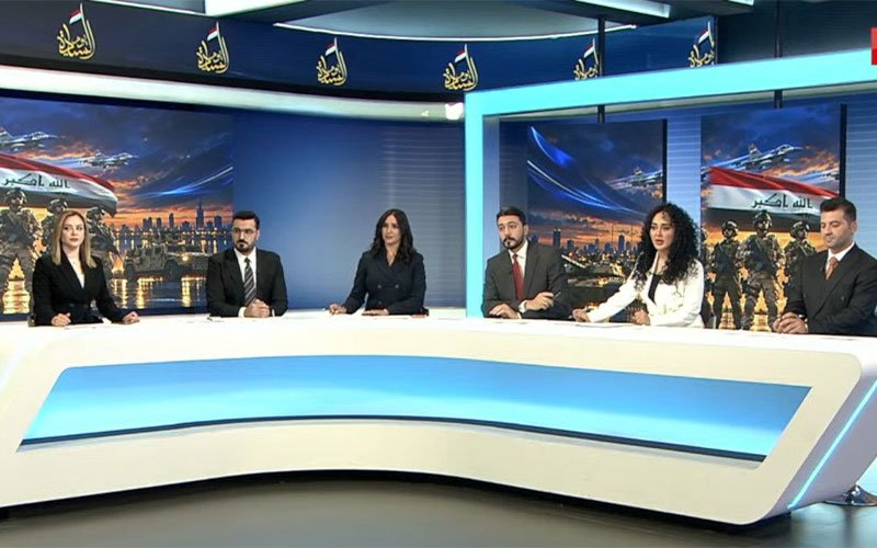 مذيعو النشرة الموحدة في استوديو الإخبارية العراقية بمناسبة يوم السيادة 