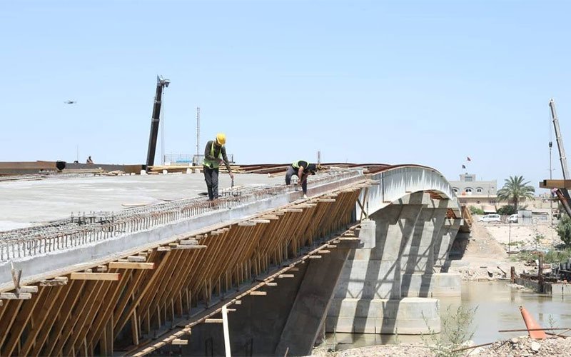 أعمال إنشاء جسر الجادرية الثاني في بغداد باستخدام الآليات الثقيلة 