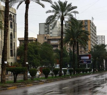 شارع في بغداد أثناء هطول الأمطار