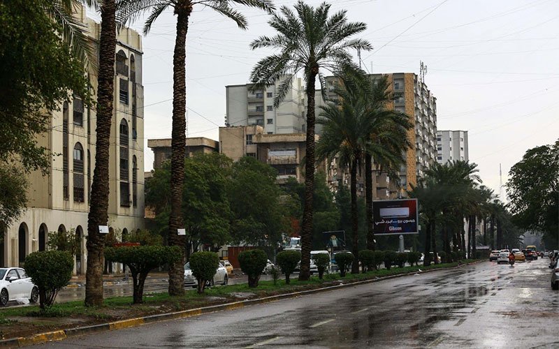 شارع في بغداد أثناء هطول الأمطار