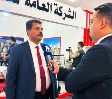 موظف في شركة تعبئة الغاز خلال مقابلة إعلامية 